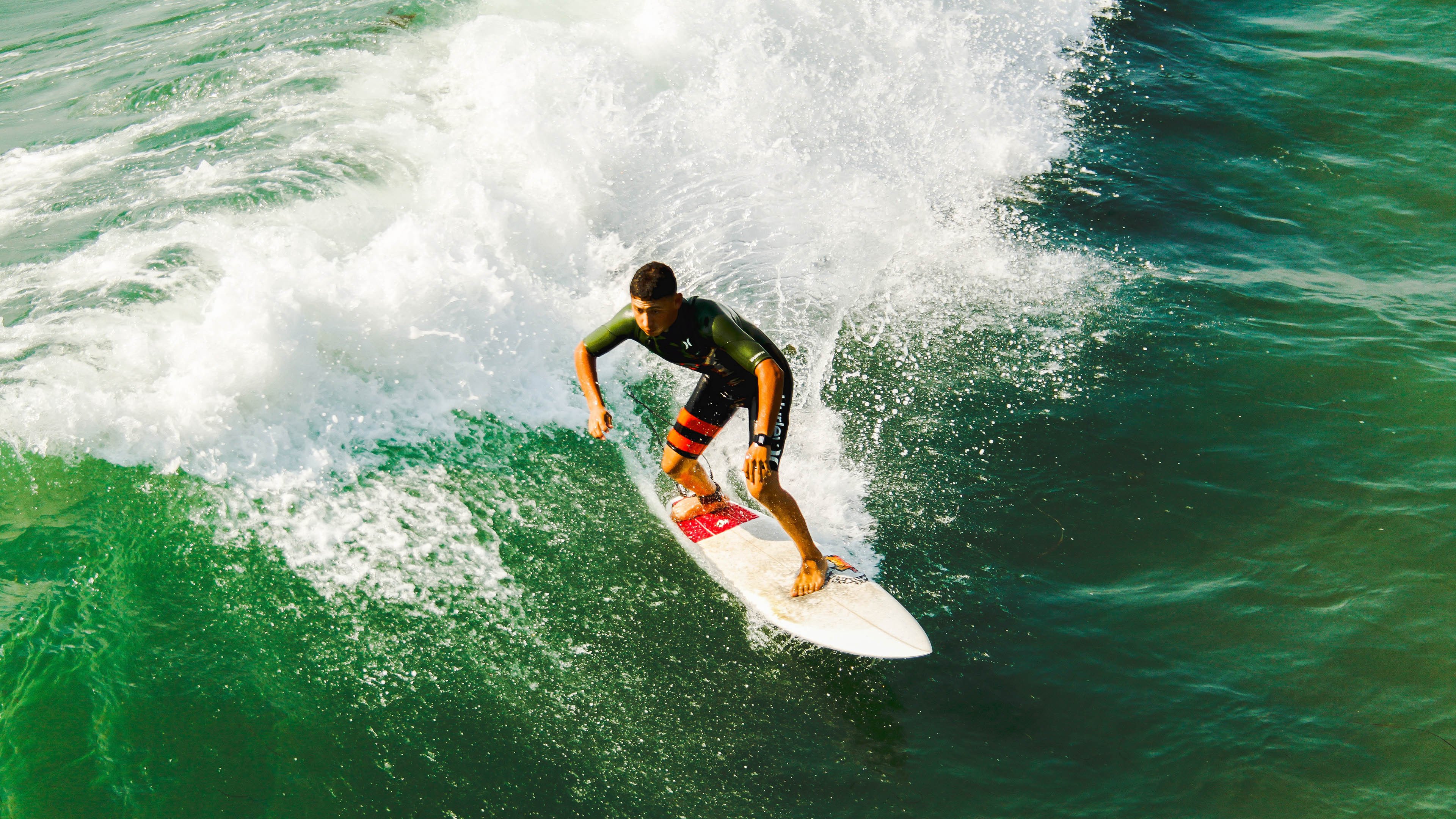 钻石之地的新矿脉,切尔西凿穿壁垒,拉什福德单骑闪光