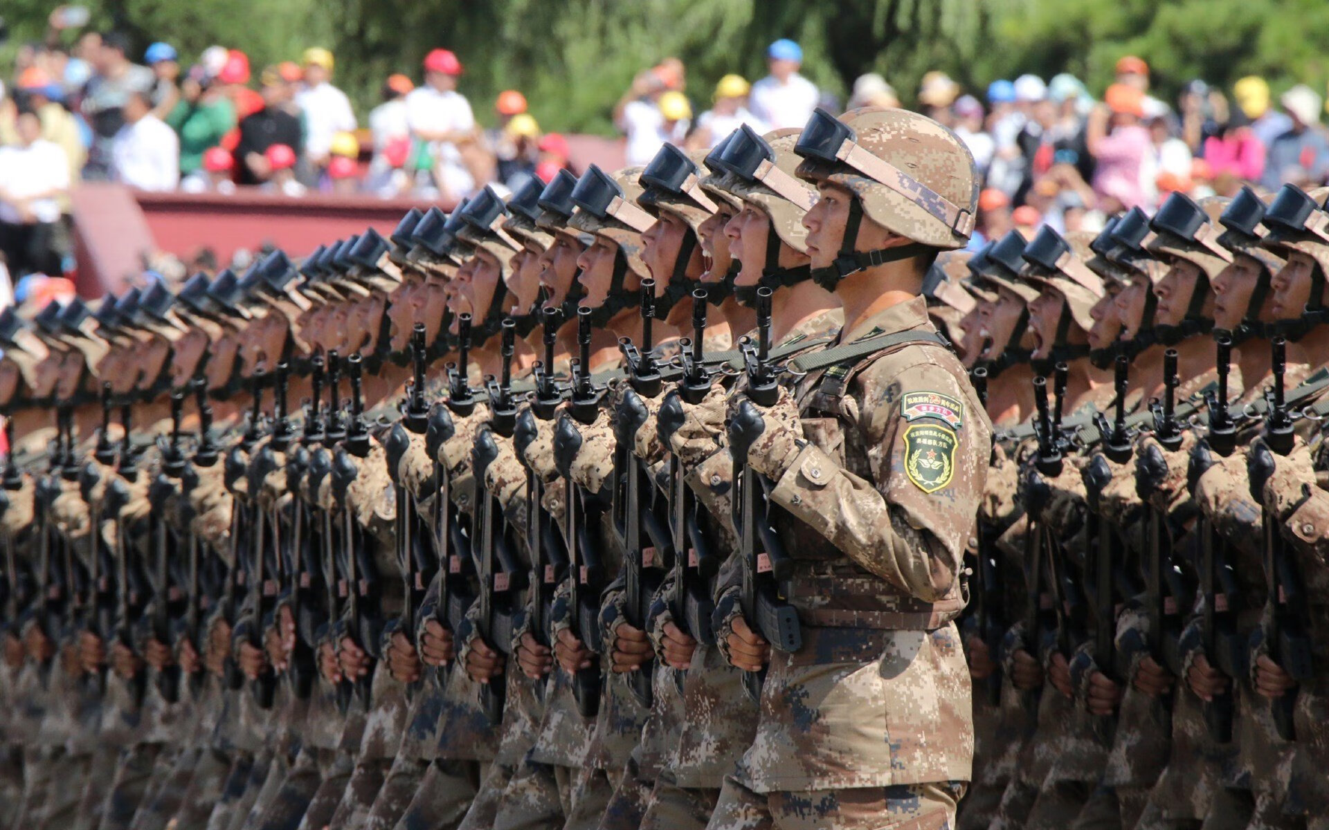 跨界巅峰对决，勇士狂胜新疆队，爱德华兹关键先生闪耀全场