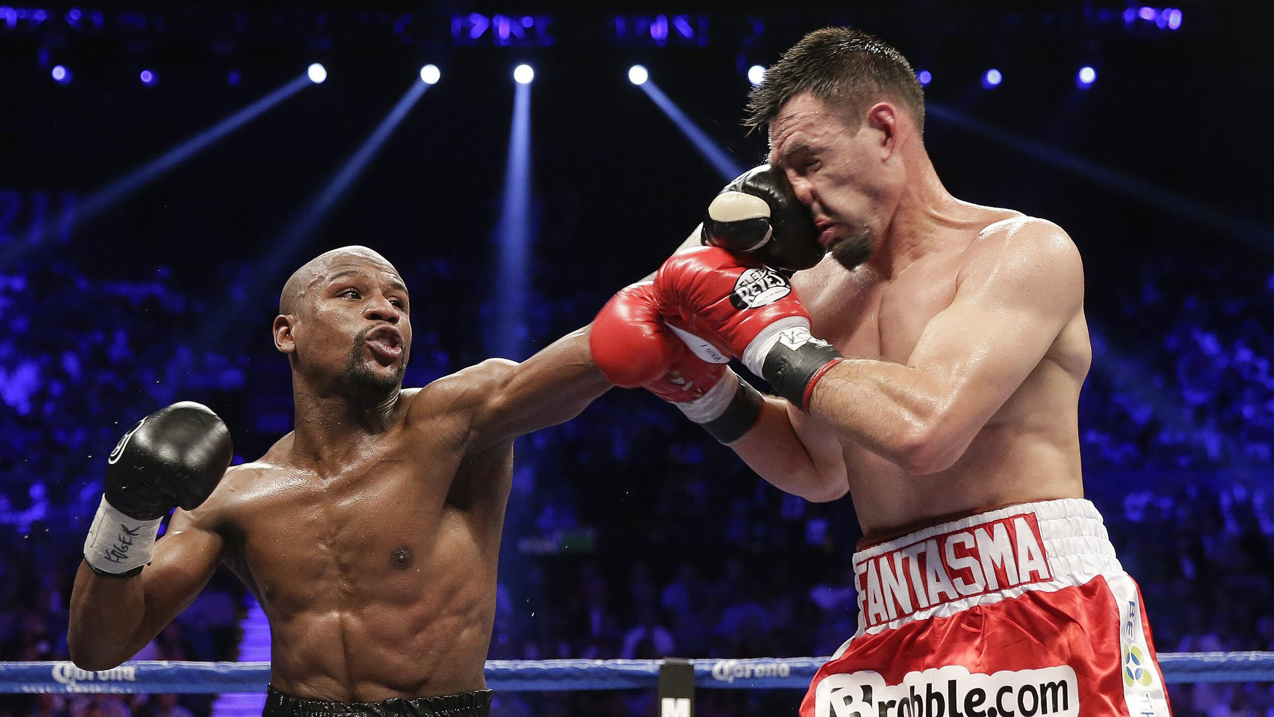 蓝月悬于南十字星之上，当英超权杖撼动世界排名的基石