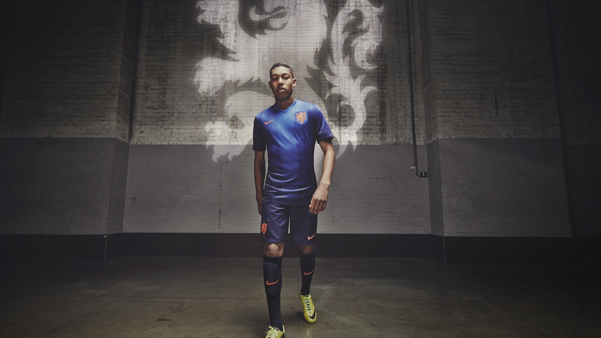 铁蹄踏碎黄蜂刺，布伦森锁喉一击定江山