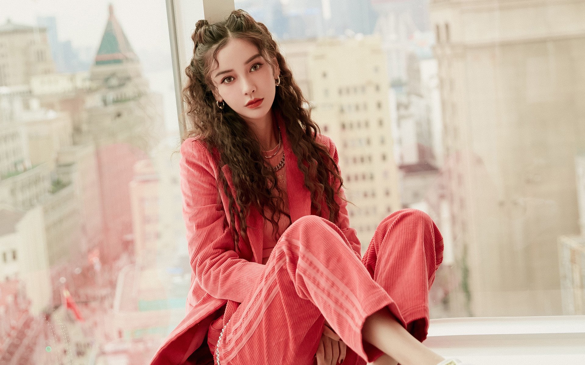 爱游戏娱乐-绿茵命运的一剑封喉，莱奥东决关键战之夜定乾坤